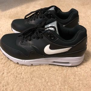 Nike Air Max (women’s)